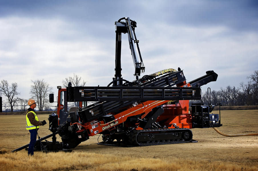 horizontal directional drilling rig crawler rotary hydraulic rig works inc