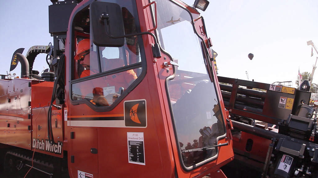 horizontal directional drilling rig crawler rotary hydraulic rig works inc