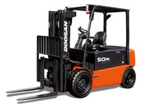 4-wheel electric forklift truck 8 000 - 10 000 lb Doosan Infracore America Corporation