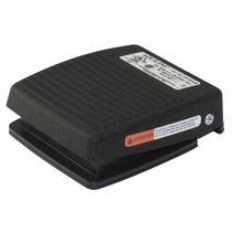 compact electric control foot-switch 1.25 x 7.547 x 5.562 '' | Aquiline&reg; Linemaster