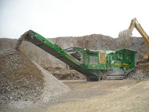 crawler mobile impact crusher 440 HP (328 kW), 106 260 lbs (48 200 kg) | I54 McCloskey International Limited