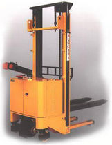 electric pedestrian stacker 1 000 - 2 000 kg, 2.5 - 4 m | SVT Alberto Ruggeri