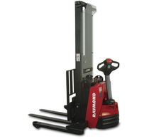 electric pedestrian straddle stacker 2 000 - 2 500 lb | RAS 20/25 Raymond