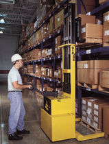 electric pedestrian straddle stacker max. 3 000 lb | PDM series Big Joe Forklifts / Big Lift LLC