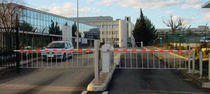 electric rising barrier with metal shutter 3 - 6 m | CLOSTRACK AXIMUM PRODUITS ELECTRONIQUES