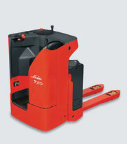 electric stand-on pallet truck max. 2 000 kg | T 20 S Linde Material Handling