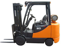 engine powered cushion tire forklift truck (gas, LPG) 4 000 - 6 500 lb Doosan Infracore America Corporation