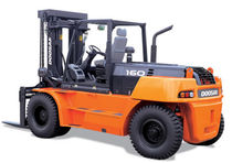 engine powered pneumatic tire forklift truck 25 000 - 36 000 lb Doosan Infracore America Corporation