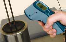 hand-held infrared thermometer  Roxspur Measurement & Control