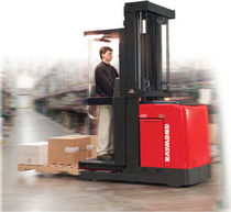 high lift vertical order picker with fixed forks max. 3 000 lb, max. 366" | 5500 series Raymond