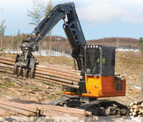 knuckleboom log loader 49 900 lb (22 634 kg), 159 hp (122 kW) | ZX210F-3 Deere-Hitachi Construction Machinery