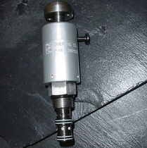 manually operated 3-way spool valve 5 gpm Doering