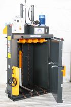 medium power single chamber vertical baling press 1.7 kg/cm&sup2;, 120 - 200 kg | MG12 T.V.E. 2C Ausonia