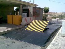 mobile road-blocker 4 000 x 9 200 x 240 mm, 6 s, PAS 68 | Avon RB980CR Avon Barrier Company