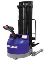 narrow-aisle reach truck 40 - 4 000 lbs | BGN series Blue Giant