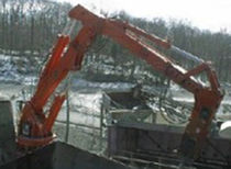 pedestal mount hydraulic breaker 18 ft/5.5 m | B5500  NPK Construction Equipment, Inc.