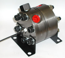 positive displacement flow-meter 2 - 9 cm&sup3;/rev, max. 500 bar | FMR SLACK & PARR