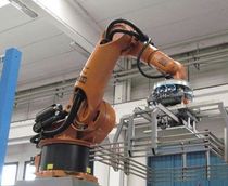 robotic palletizer: articulated type  SACMI Pakim