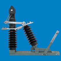 single-pole outdoor switch disconnector for railway applications 15 - 25 kV, 2 000 A | FLa 15/97-1B series Driescher