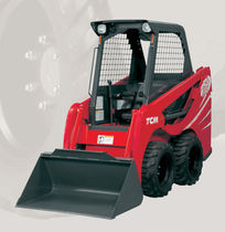skid steer loader 270 - 320 kg, 0.14 - 0.17 m&sup3; | 703/704 TCM