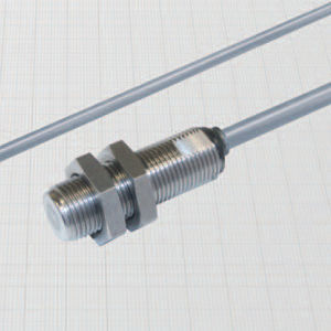 magnetic proximity sensor / cylindrical / IP67 / amplified