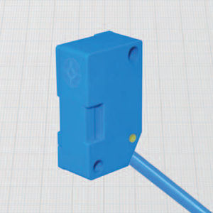 magnetic proximity sensor / cylindrical / IP67 / amplified