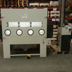 suction blast cabinet / automatic