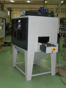 suction blast cabinet / automatic