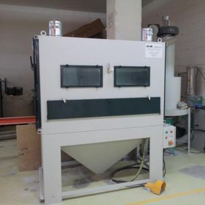 suction blast cabinet / automatic