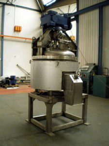 vacuum dryer / continuous / agitation / cylindrical