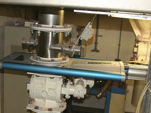 sliding gate valve / solids / pneumatically-actuated / shut-off