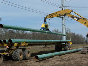 high-capacity vacuum lifting device / for pipes / diesel / horizontal