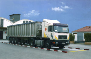 metal weighbridge / for vehicles
