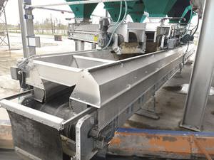 solids dispenser / belt
