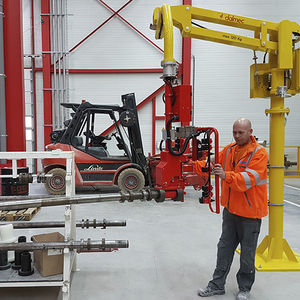pneumatic manipulator / with gripping tool / handling / pillar