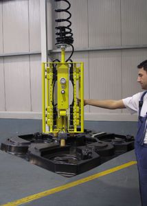 pneumatic manipulator / with hoist / handling / for lifting