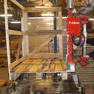 fork manipulator / for sacks / turning / pillar