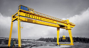 rail-mounted gantry crane / for prefabrication sites