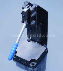 manual press / assembly / toggle