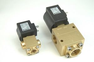 direct-operated solenoid valve / 3/2-way / NC / water