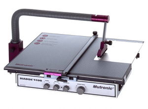 plastic cutting machine / glass / knife / laboratory