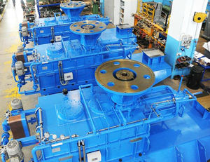 right-angle gear reducer / for chemical reactors / for mixers / vertical output shaft