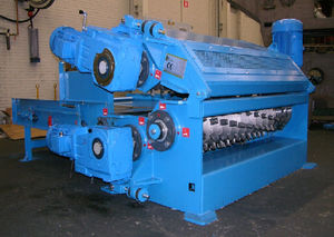 three-shaft shredder / for waste