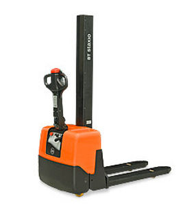 electric stacker truck / walk-behind / for pallets / for materials handling