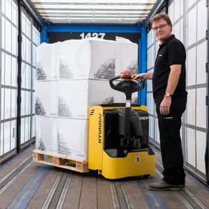 electric pallet truck / for warehouses
