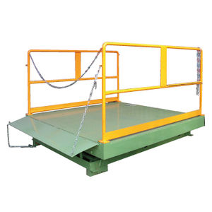 scissor lift table / loading dock / with ramp