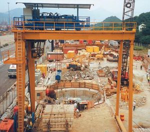 rail-mounted gantry crane / for prefabrication sites