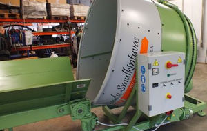 single-shaft shredder / wood / with conveyor