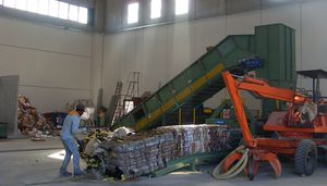 horizontal baling press / channel / top-loading / for cardboard boxes