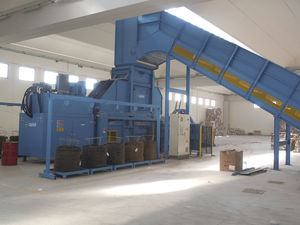 horizontal baling press / channel / top-loading / for tires
